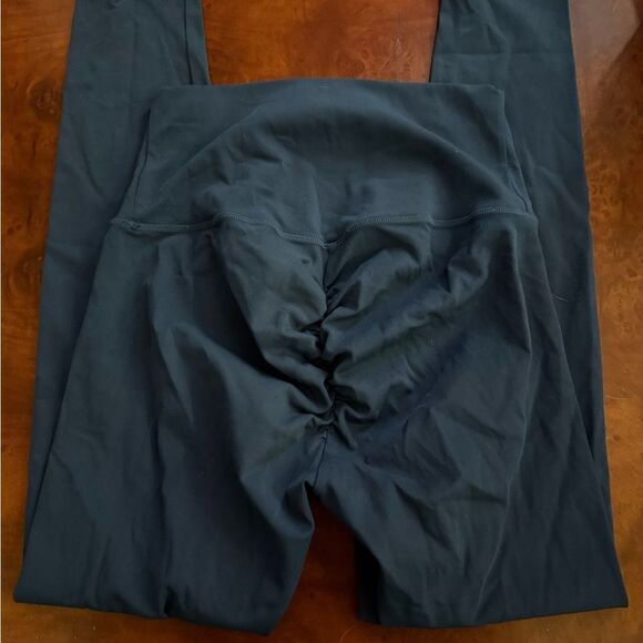 Astoria Activewear Scrunch Butt Leggings Deep Blue Size Large - Picture 3 of 6